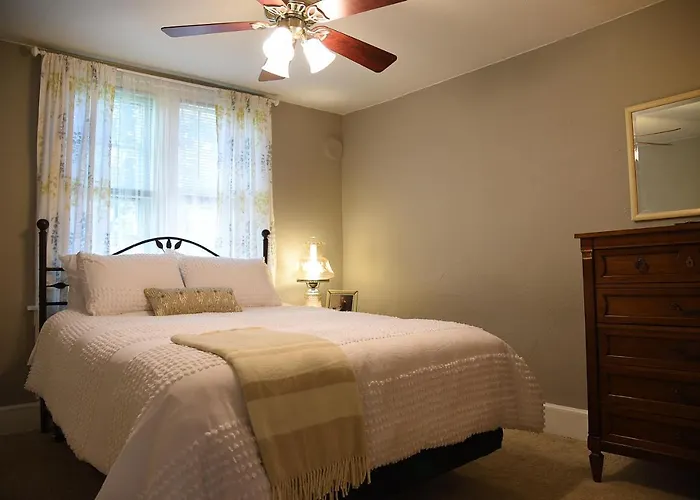 Cozy Home Near All Milwaukee Attractions