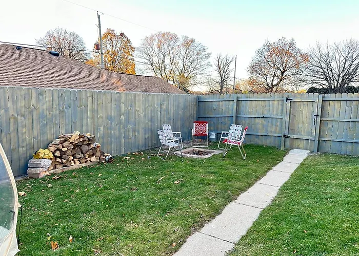 Cozy Home Near All Milwaukee Attractions